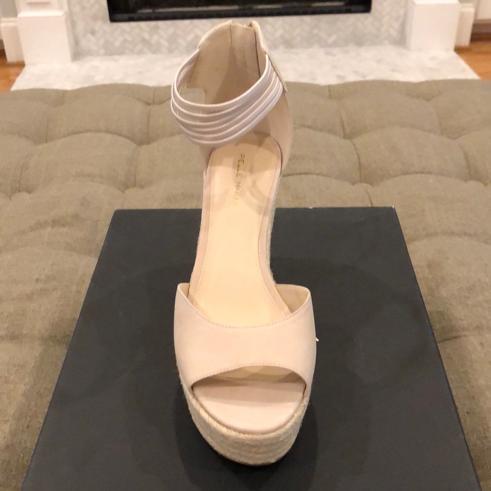 Pelle Moda Wedge Sandel. Women’s 9.5 New with Box.
